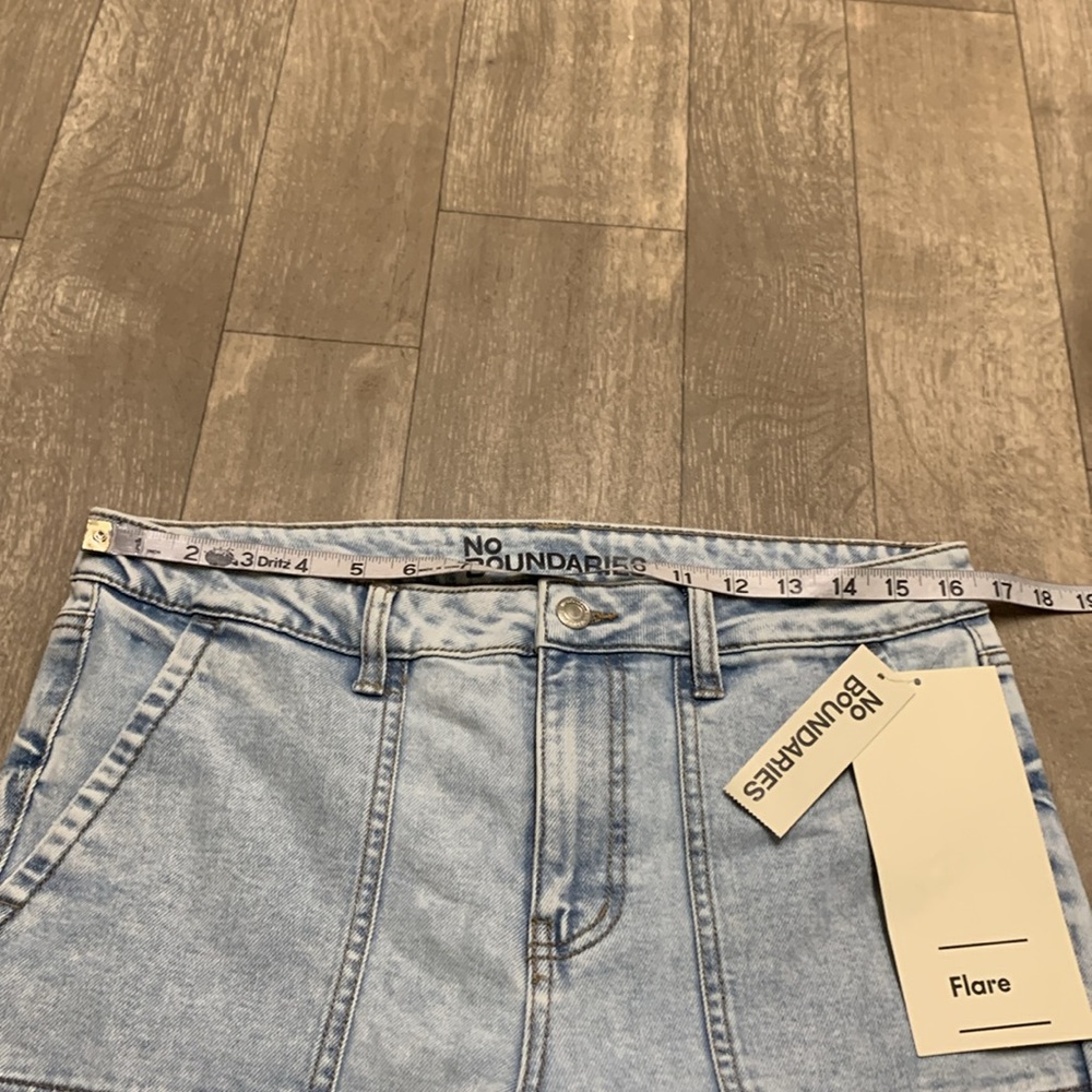 Womens NWT No Boundaries Light Wash Flare Jeans - Picture 6 of 9